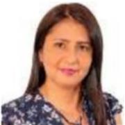 Profesor de Administración de empresas imparte clases a jóvenes de secundaria